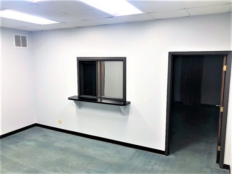 More Photos Of 2402 W Morton St, Denison Office For Lease