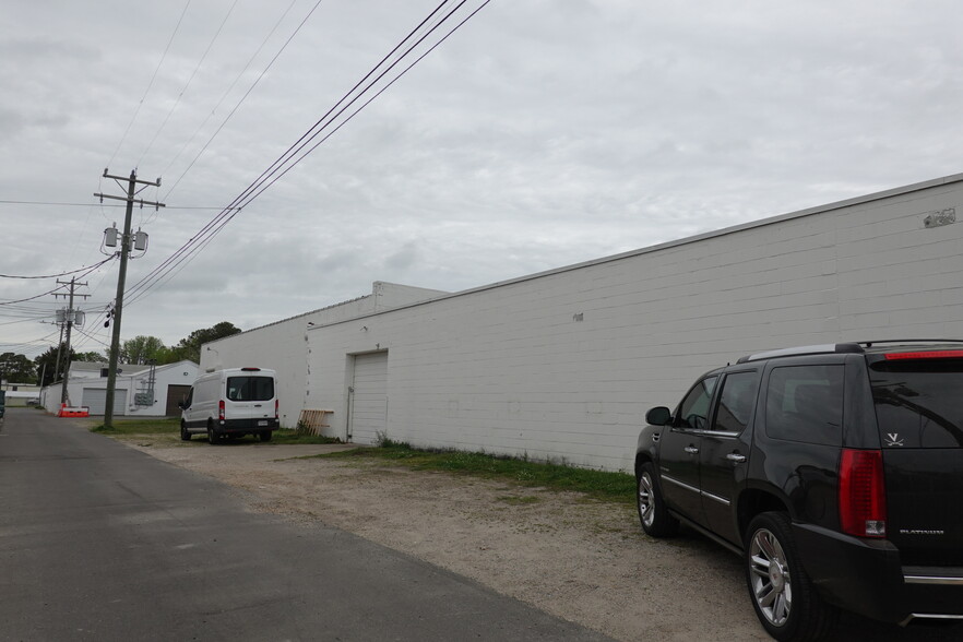 More Photos Of 9616-9800 Hosier St, Newport News Warehouse For Lease