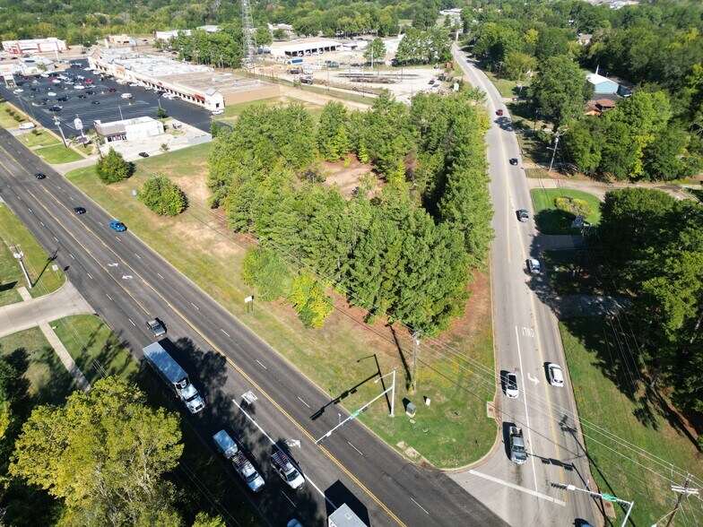 More Photos Of 2702-2756 E 5th St, Tyler Storefront For Sale