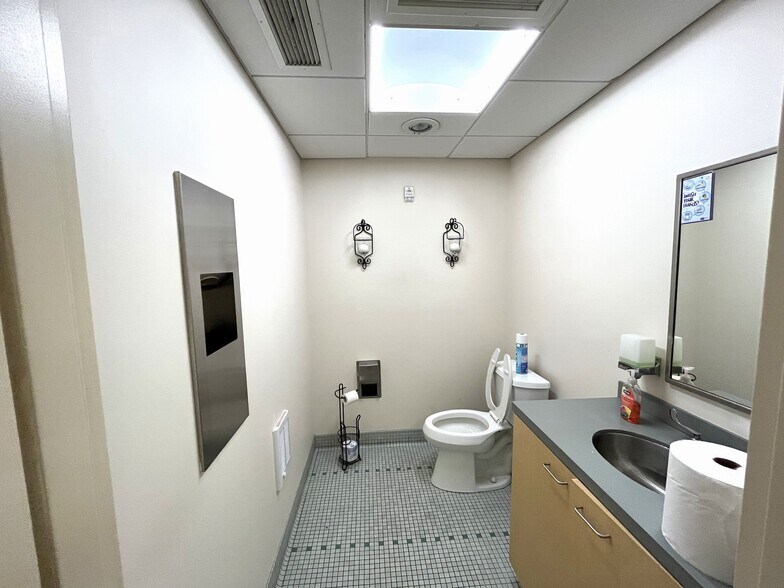 More Photos Of 9-23 W Highland Ave, Philadelphia Office For Lease