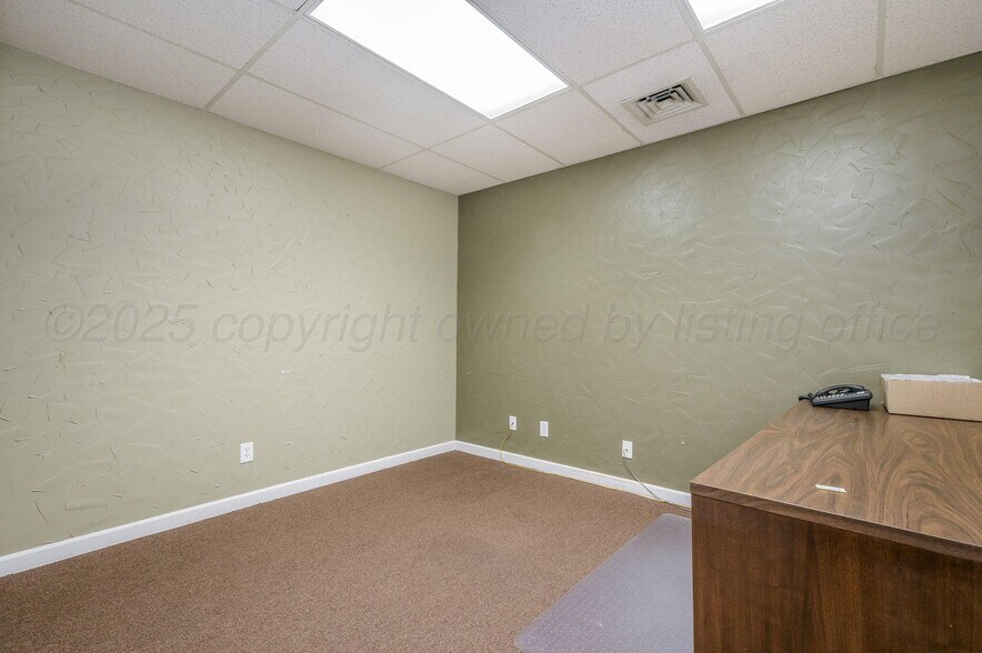 More Photos Of 1505 N Banks St, Pampa Office For Sale