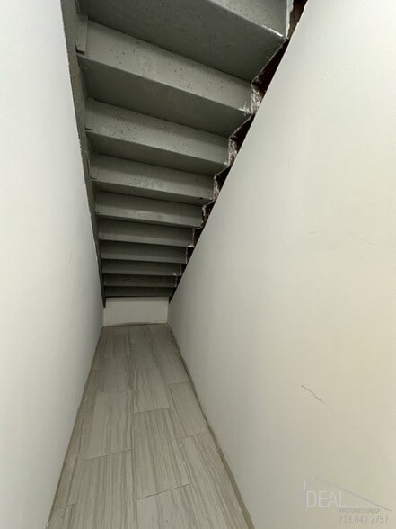 More Photos Of 332A 9th St, Brooklyn Office Residential For Lease