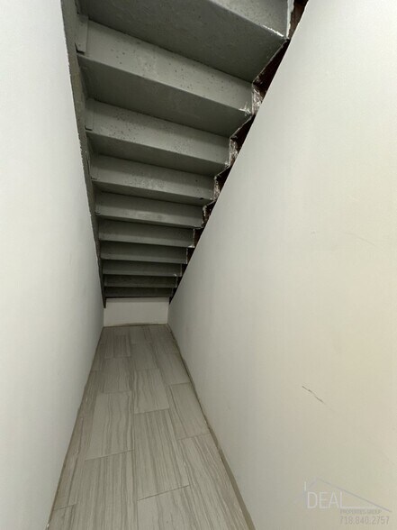 More Photos Of 332A 9th St, Brooklyn Office Residential For Lease