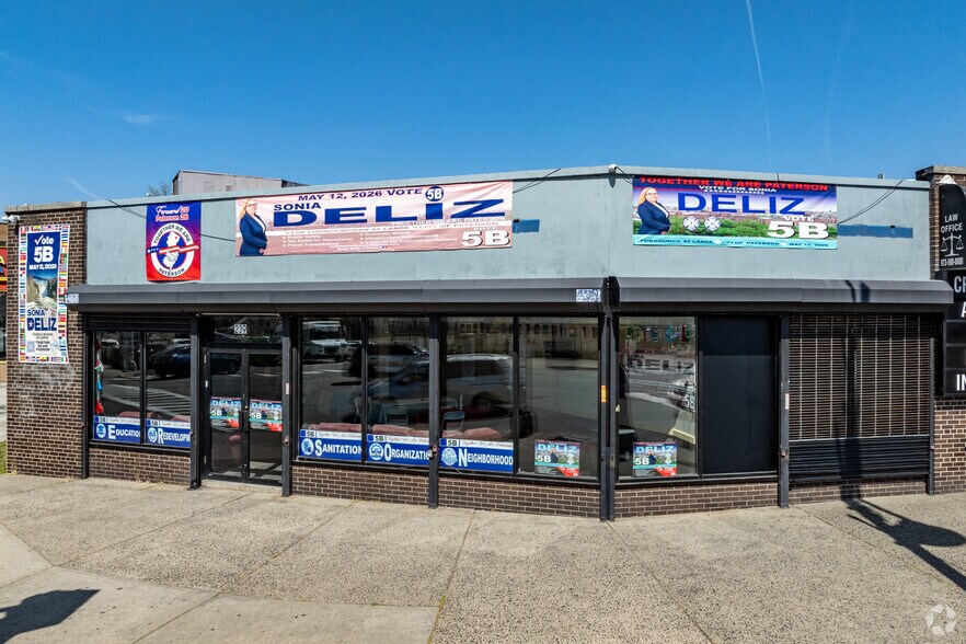 More Photos Of 237-251 Market St, Paterson Storefront Retail Office For Lease