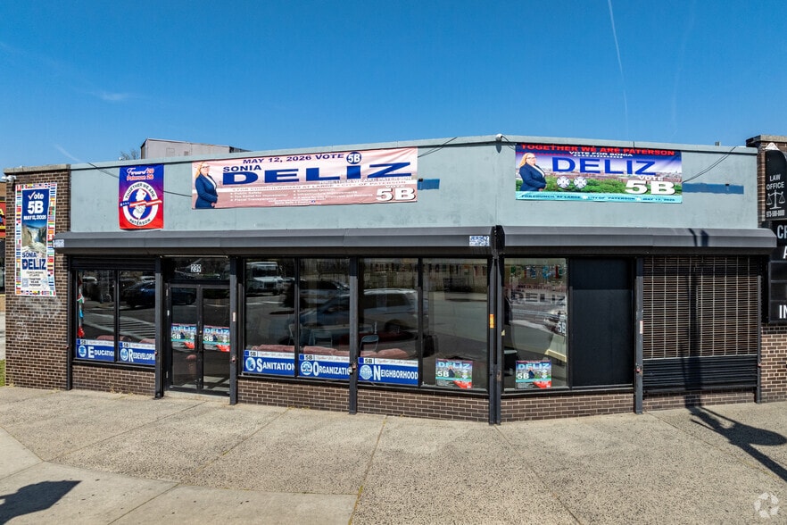 More Photos Of 237-251 Market St, Paterson Storefront Retail Office For Lease