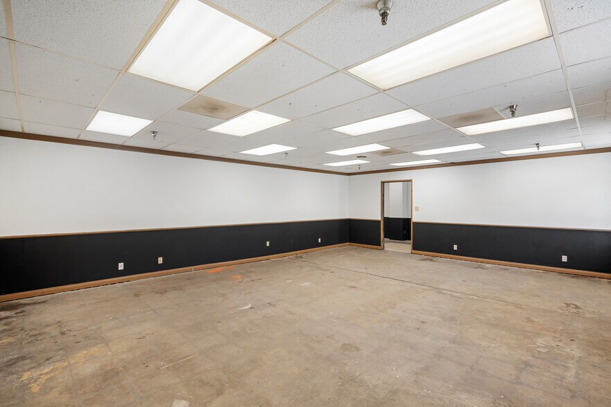 More Photos Of 1570 W Mission Blvd, Pomona Manufacturing For Lease