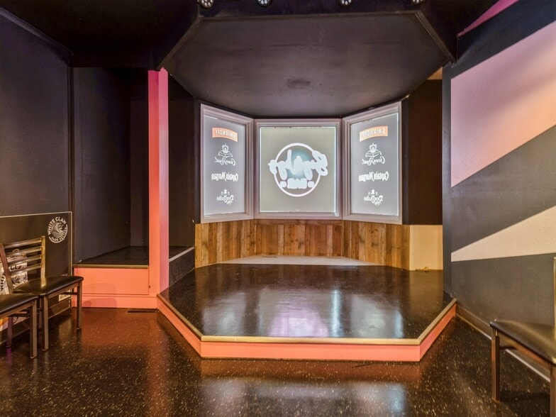 More Photos Of 6008 W Lincoln Way, Ames Restaurant For Sale