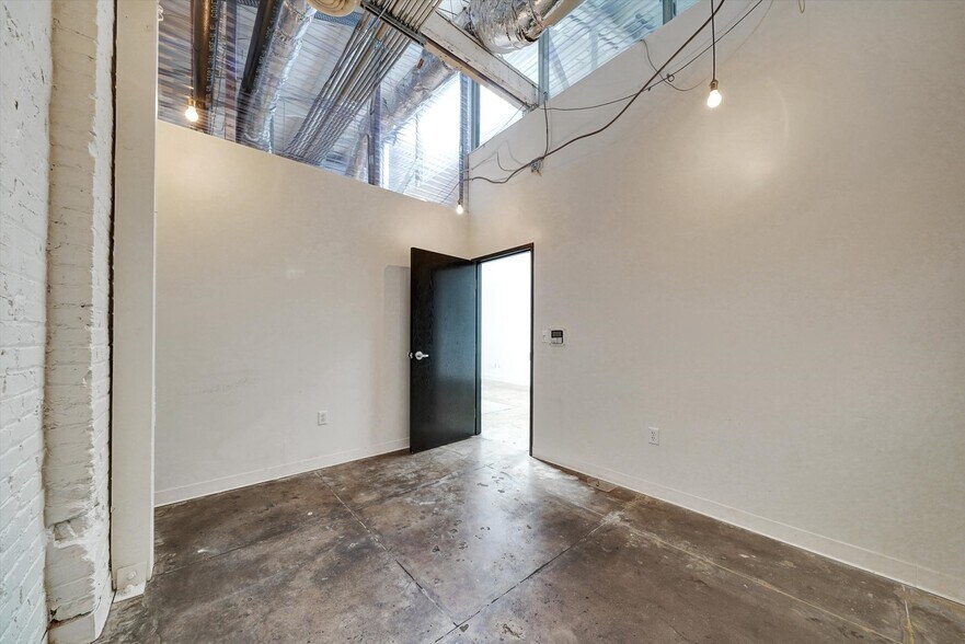 More Photos Of 1305 N Catalina St, Los Angeles Loft Creative Space For Lease
