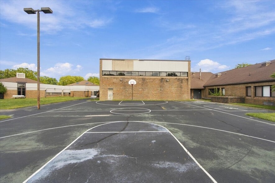 More Photos Of 301 Obetz Rd, Columbus Specialty For Sale