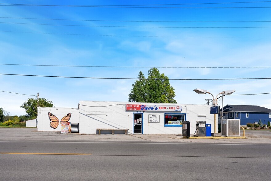 More Photos Of 7697 E Harbor Rd, Lakeside Marblehead Convenience Store For Sale