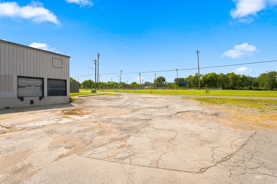 More Photos Of 6115 Robertson Ave, Nashville Warehouse For Lease