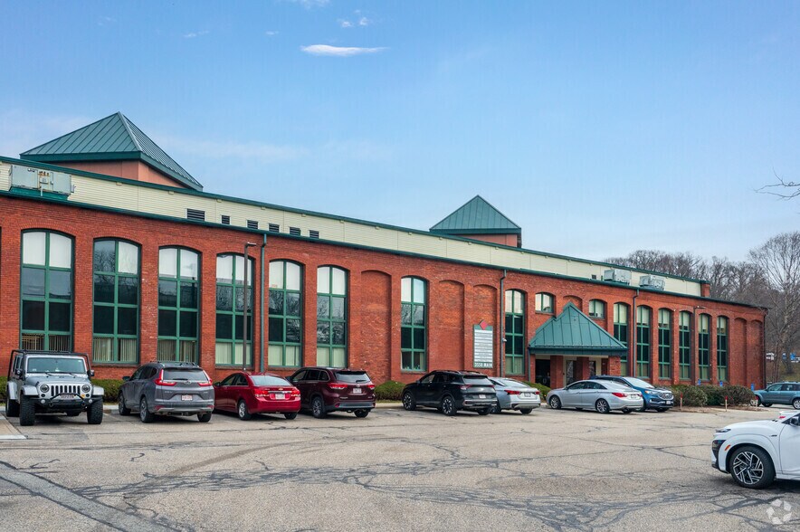 More Photos Of 3550 Main St, Springfield Medical For Lease