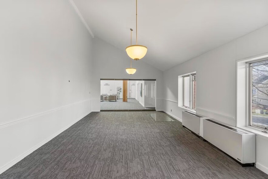 More Photos Of 1-3 Mill Pond Ln, Simsbury Office For Sale