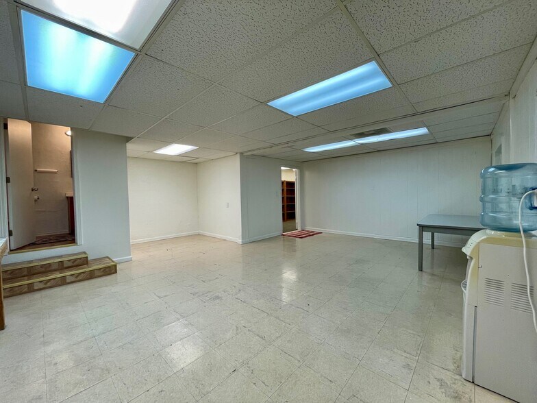 More Photos Of 821 W Main St, El Cajon Flex For Lease