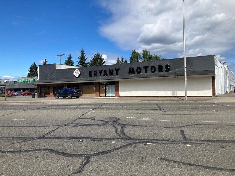 More Photos Of 1300 Bronson Way N, Renton Showroom For Sale