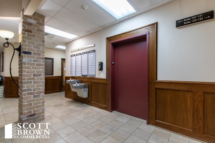 More Photos Of 721-725 S Interstate 35, Denton Office For Lease