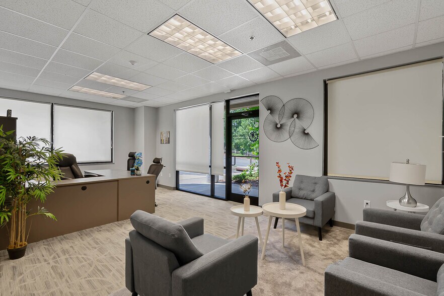 More Photos Of 311-327 Providence Rd, Chapel Hill Office For Lease
