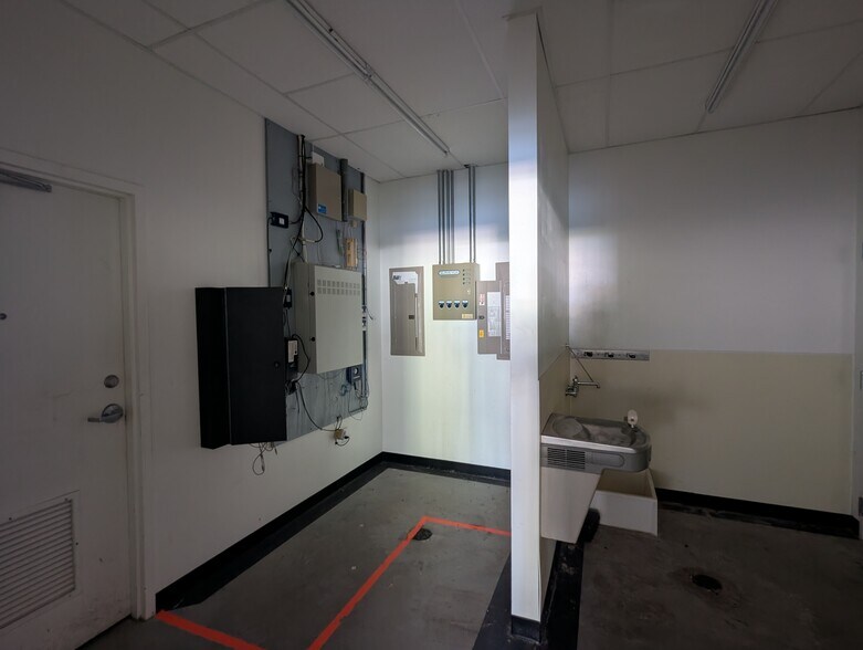 More Photos Of 411 E Main St, Daisetta Freestanding For Sale