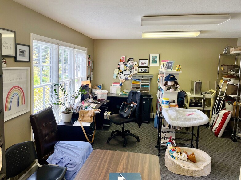 More Photos Of 358 Superior St SE, Salem Office For Sale