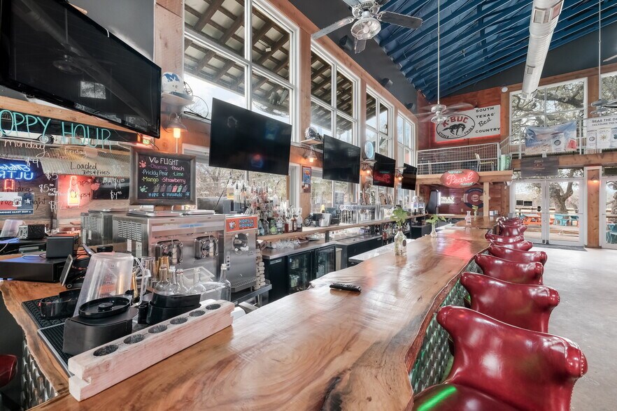 More Photos Of 13838 Jones Maltsberger Rd, San Antonio Restaurant For Sale