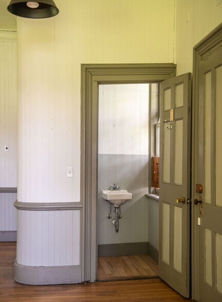 More Photos Of 33 Maple Ave, Claverack Flex For Sale