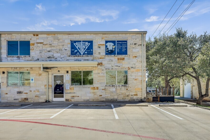 More Photos Of 2000 Windy Ter, Austin Showroom For Sale