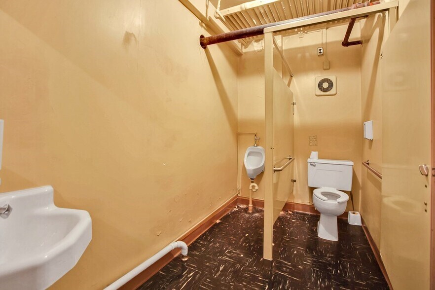 More Photos Of 2 Waln St, Wellsboro Office For Sale