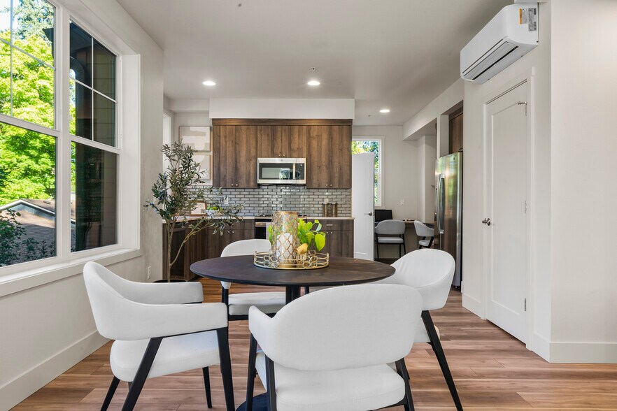 More Photos Of 15948 Quarry Rd, Lake Oswego Apartments For Sale