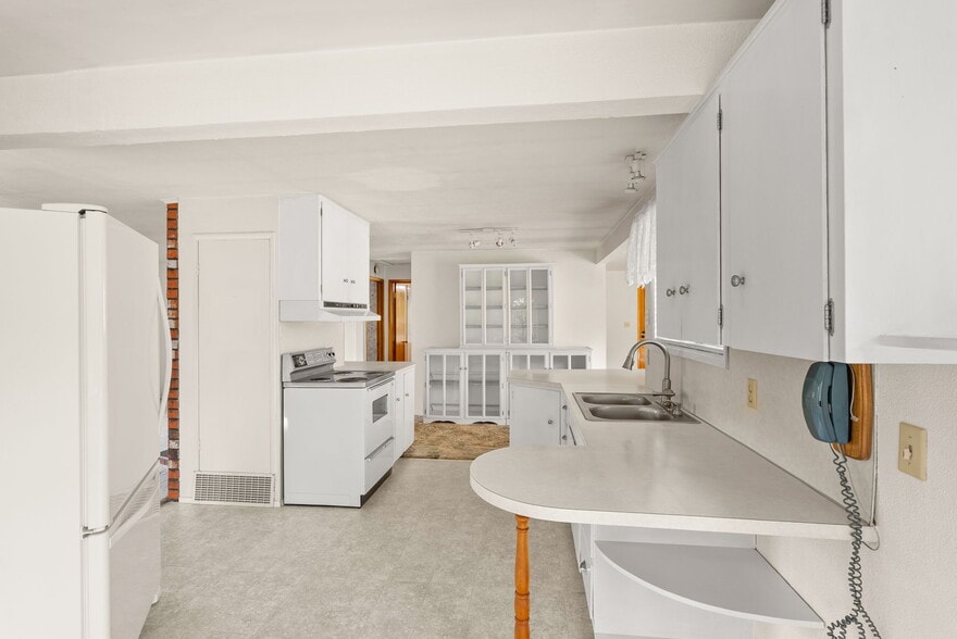 More Photos Of 1480 Rush Rd, Chehalis Office For Sale