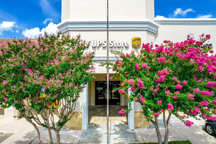 More Photos Of 999 E Basse Rd, San Antonio Unknown For Lease