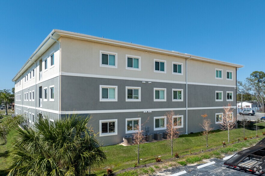 More Photos Of 2771 Royal Palm Ave, Fort Myers Apartments For Sale
