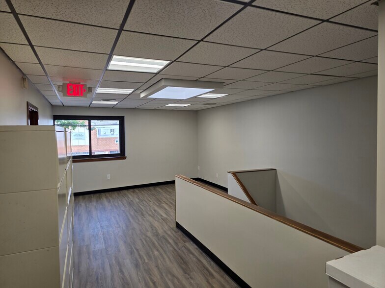 More Photos Of 98 Willis Ave, Mineola Office For Lease