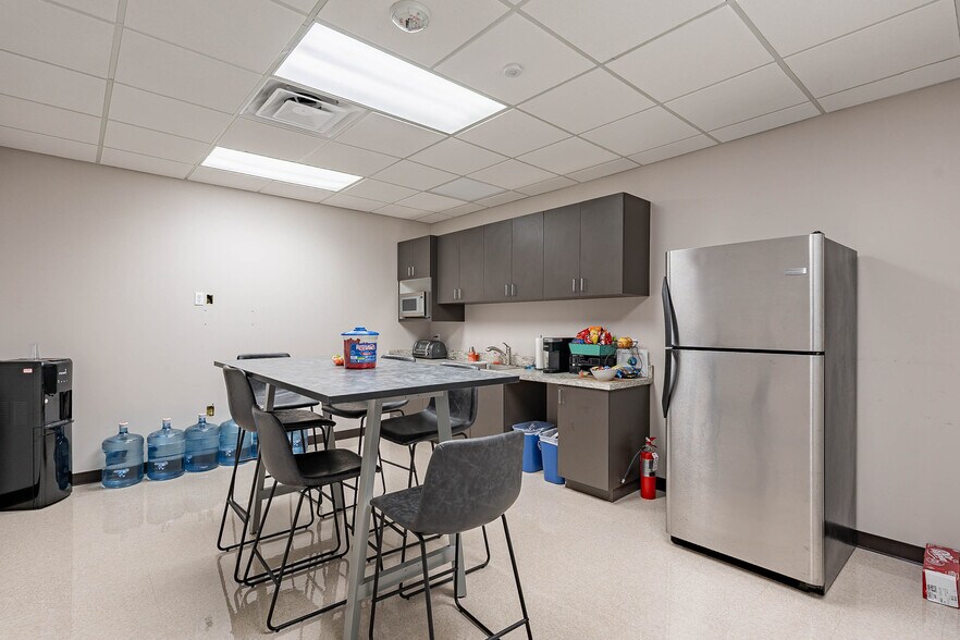 More Photos Of 7310 N 16th St, Phoenix Office For Lease