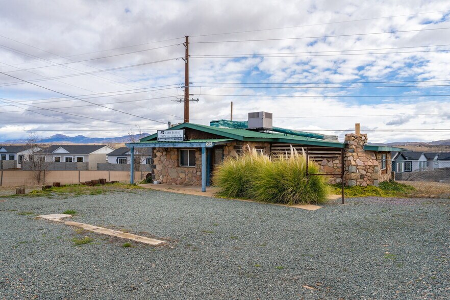 More Photos Of 815 S Dunivin Ln, Dewey Office For Sale
