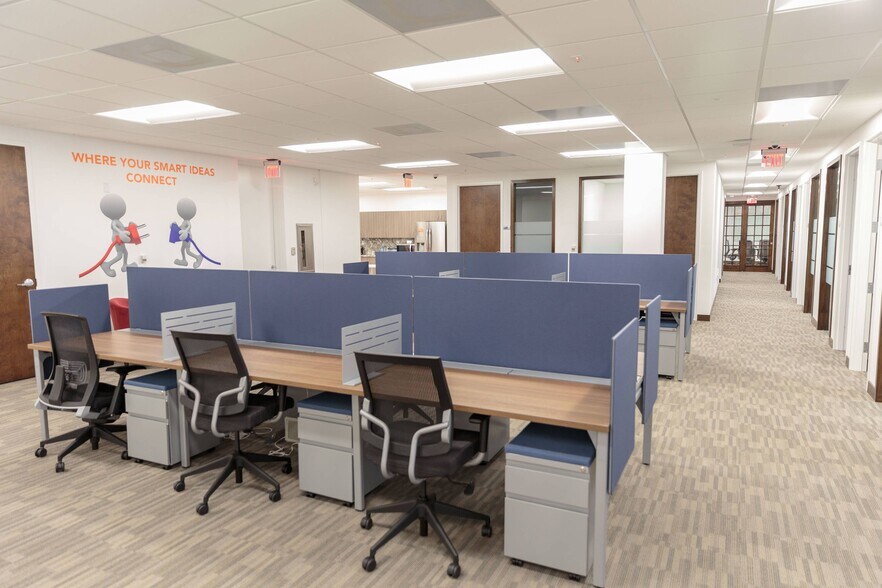 More Photos Of 1900 Glades Rd, Boca Raton Coworking Space