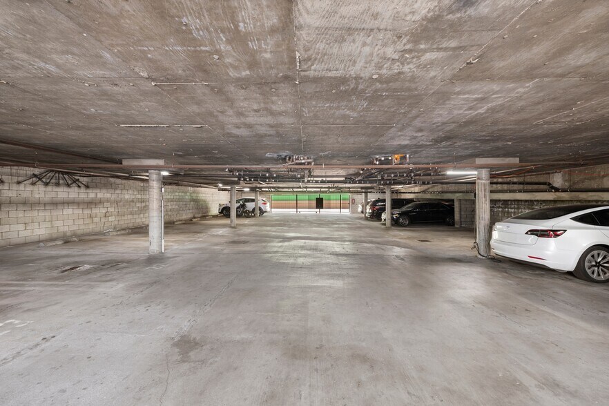 More Photos Of 18620 Burbank Blvd, Tarzana Apartments For Sale