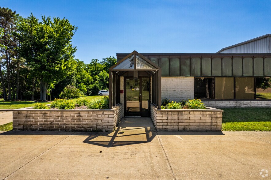 More Photos Of 2300 E Aurora Rd, Twinsburg Warehouse For Lease