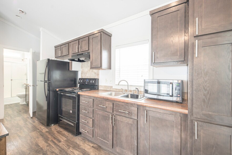 More Photos Of 4301 S County Road 1135, Midland Specialty For Sale