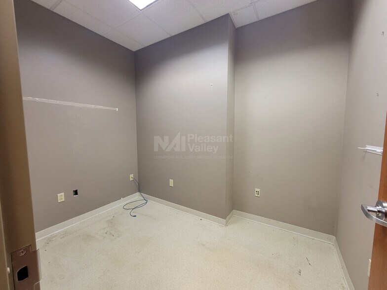 More Photos Of 789 White Pond Dr, Akron Medical For Lease