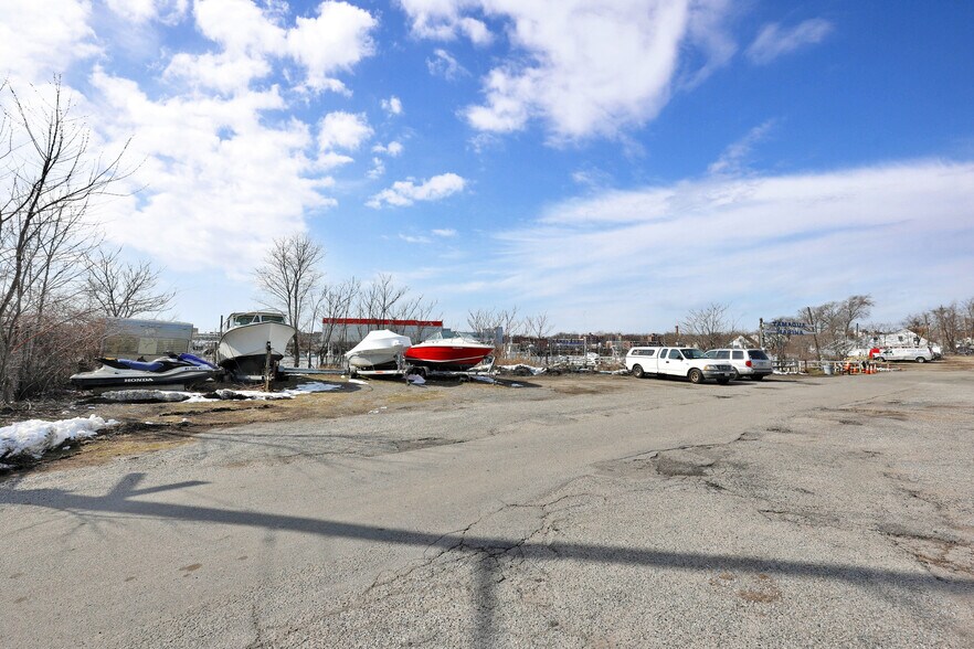 More Photos Of 82-84 Ebony Ct, Brooklyn Marina For Sale