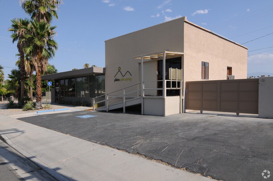 More Photos Of 693 E Sunny Dunes Rd, Palm Springs Freestanding For Sale