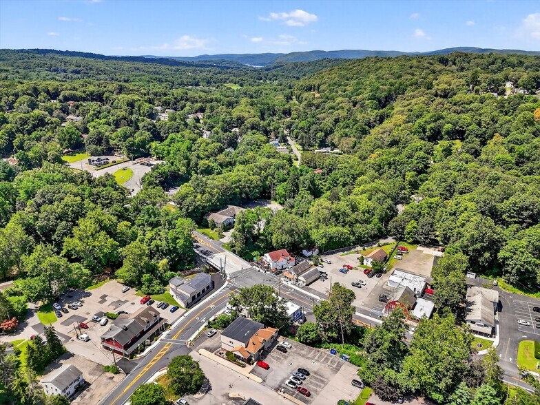 More Photos Of 4 Oscawana Lake Rd, Putnam Valley Supermarket For Sale