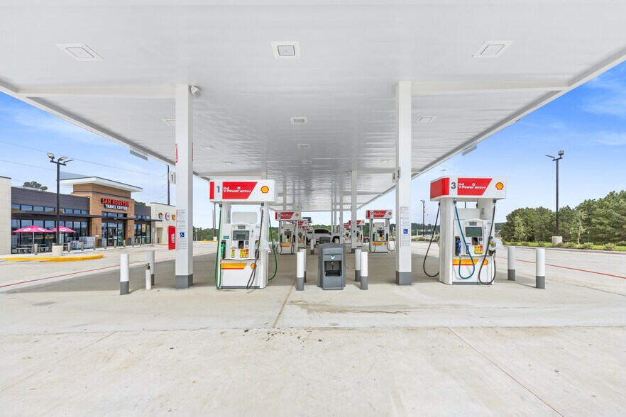 More Photos Of I-45 South, Huntsville Storefront Retail Office For Lease