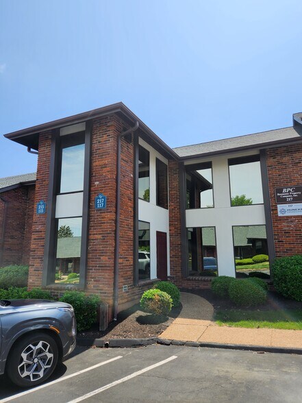 More Photos Of 101-279 Clarkson Executive Park, Ellisville Office For Lease