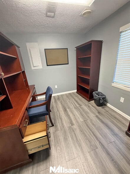 More Photos Of 1606 US Highway 27 N, Cynthiana Office For Sale