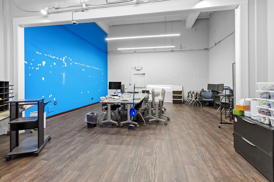 More Photos Of 2375 W University Ave, Saint Paul Office For Sale
