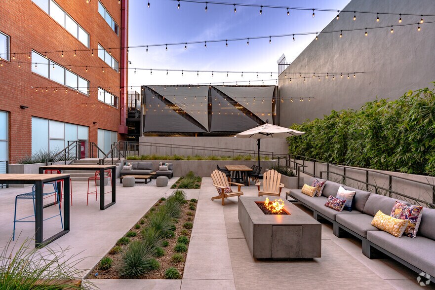 More Photos Of 6725 W Sunset Blvd, Los Angeles Office For Lease