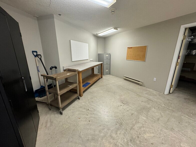 More Photos Of 725 Gibralter St, Norfolk Flex For Sale