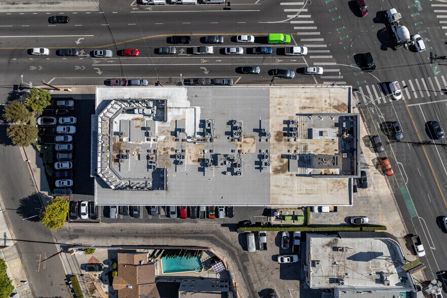 More Photos Of 22801 Ventura Blvd, Woodland Hills Office For Lease