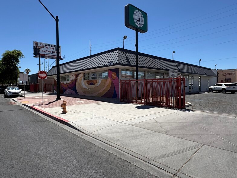 More Photos Of 900 S Main St, Las Vegas Office For Lease